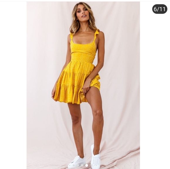 NWT Selfie Leslie Allegra Fluted Hem Lace Up Back Dress - Picture 5 of 6